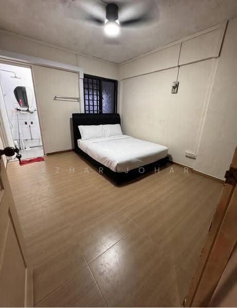 375 Clementi Avenue 4, 375 Clementi Avenue 4, Buona Vista / West Coast / Clementi New Town, 2 Bedrooms, 732 sqft, HDB Flat For Rent, by Azhar Johar, 500286637 - Master Bedroom - PropertyGuru.com.sg
