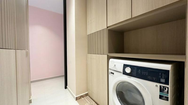 The Florence Residences, 99 Hougang Avenue 2, Hougang / Punggol / Sengkang, 3 Bedrooms, 1,001 sqft, Condominium For Rent, by Mun Ng, 500286648 - Laundry/Store - PropertyGuru.com.sg