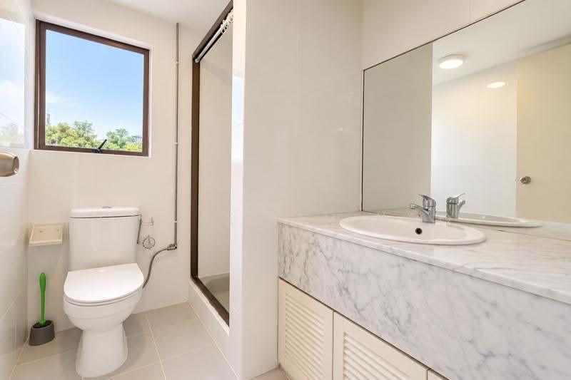 Hua Xin Court, 23A Nallur Road, East Coast / Marine Parade, 3 Bedrooms, 1,970 sqft, Condominium For Rent, by Cassie Lam 林羿伶, 500286672 - Bathroom - PropertyGuru.com.sg