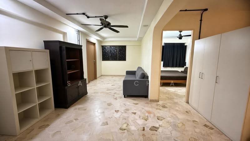 107 Yishun Ring Road, 107 Yishun Ring Road, Sembawang / Yishun, 2 Bedrooms, 872 sqft, HDB Flat For Sale, by Sarah Chua, 500286675 - Living Room - PropertyGuru.com.sg