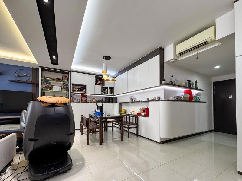 Lake Life, 12 Tao Ching Road, Boon Lay / Jurong / Tuas, 3 Bedrooms, 1,119 sqft, Condominium For Sale, by Louis Kwek, 500286681 - Living Room - PropertyGuru.com.sg
