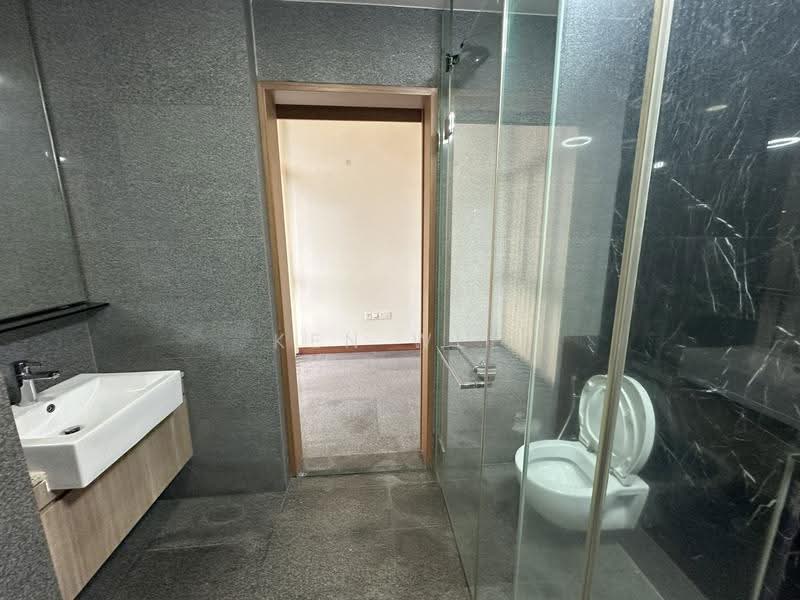 Seahill, 121 West Coast Crescent, Buona Vista / West Coast / Clementi New Town, 2 Bedrooms, 786 sqft, Condominium For Sale, by Ken Wee, 500286692 - Bathroom - PropertyGuru.com.sg