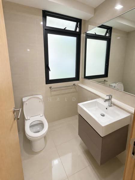 Twin Waterfalls, 82 Punggol Central, Hougang / Punggol / Sengkang, 3 Bedrooms, 1,001 sqft, Condominium For Rent, by Ronald Ho, 500286702 - Common Bathroom - PropertyGuru.com.sg