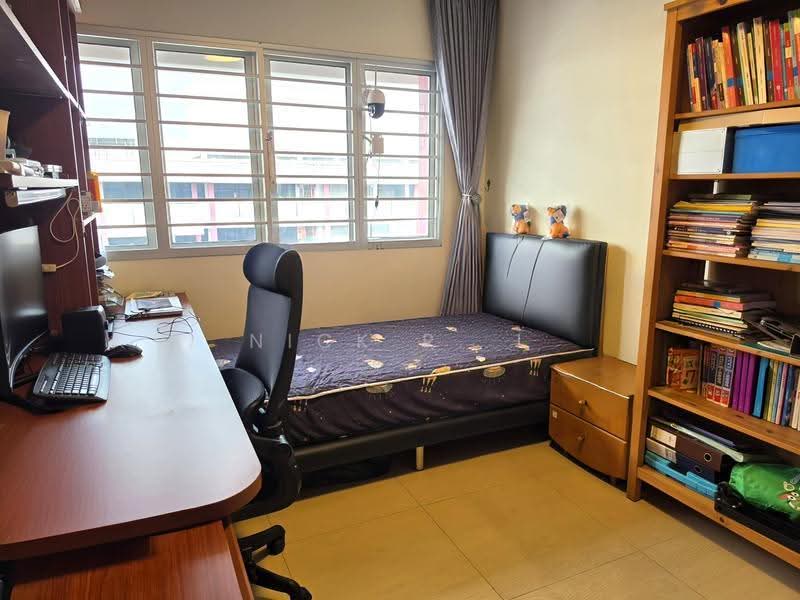 942 Hougang Street 92, 942 Hougang Street 92, Hougang / Punggol / Sengkang, 4 Bedrooms, 1,292 sqft, HDB Flat For Sale, by Nick R. L, 500286717 - Study - PropertyGuru.com.sg