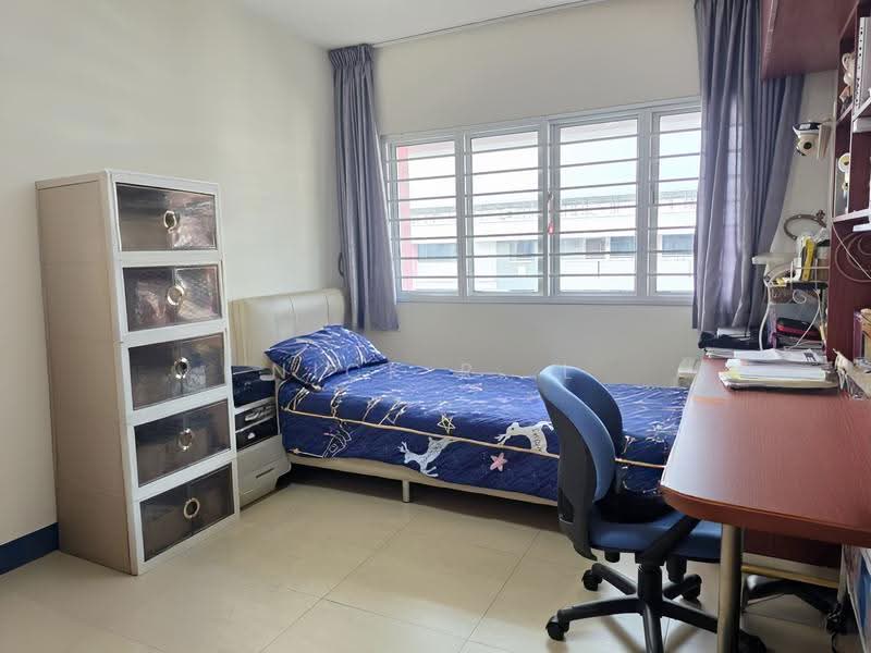 942 Hougang Street 92, 942 Hougang Street 92, Hougang / Punggol / Sengkang, 4 Bedrooms, 1,292 sqft, HDB Flat For Sale, by Nick R. L, 500286717 - Bedroom - PropertyGuru.com.sg