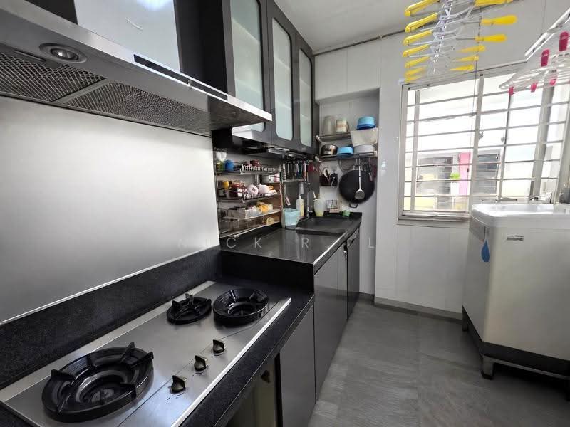 942 Hougang Street 92, 942 Hougang Street 92, Hougang / Punggol / Sengkang, 4 Bedrooms, 1,292 sqft, HDB Flat For Sale, by Nick R. L, 500286717 - Kitchen - PropertyGuru.com.sg