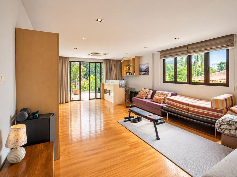 Mins walk to Siglap MRT & Like New Detached, Jalan Buloh Perindu,East Coast Road,Frankel Avenue ,Siglap Road, East Coast / Marine Parade, 6 Bedrooms, 6,572 sqft, Detached House For Sale, by Razak ., 500286734 - Living Room - PropertyGuru.com.sg