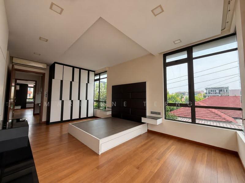Serangoon Garden Estate, Berwick Drive | Serangoon Garden Way | Chartwell Drive | Burghley Drive | Huddington Avenue | Kingswear Avenue | Carisbrooke Grove | Bodmin Drive | Braemar Drive | Brockhampton Drive | Blandford Drive | Bloxhome Drive | Medway Drive | Crowhurst Drive, Hougang / Punggol / Sengkang, 5 Bedrooms, 4,000 sqft, Semi-Detached House For Rent, by Marianne Terng, 500286738 - Ensuite Bedroom - PropertyGuru.com.sg