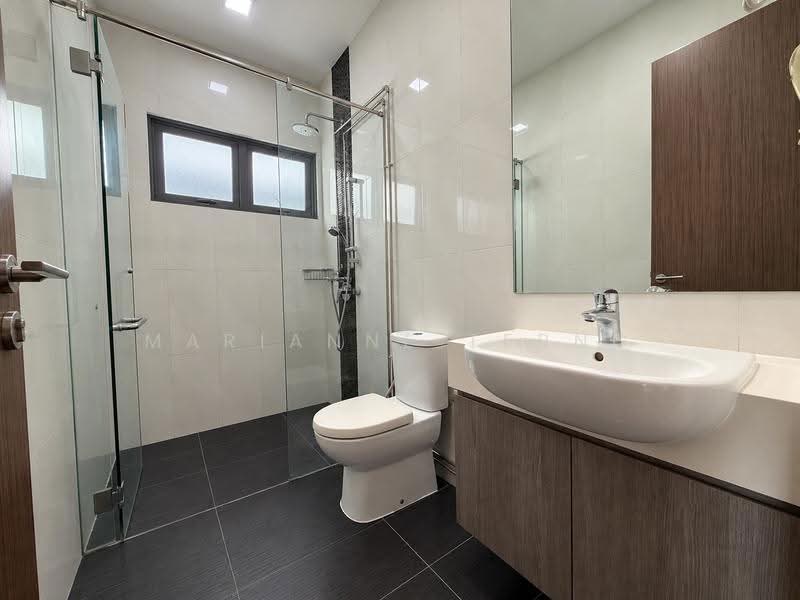 Serangoon Garden Estate, Berwick Drive | Serangoon Garden Way | Chartwell Drive | Burghley Drive | Huddington Avenue | Kingswear Avenue | Carisbrooke Grove | Bodmin Drive | Braemar Drive | Brockhampton Drive | Blandford Drive | Bloxhome Drive | Medway Drive | Crowhurst Drive, Hougang / Punggol / Sengkang, 5 Bedrooms, 4,000 sqft, Semi-Detached House For Rent, by Marianne Terng, 500286738 - Bathroom - PropertyGuru.com.sg