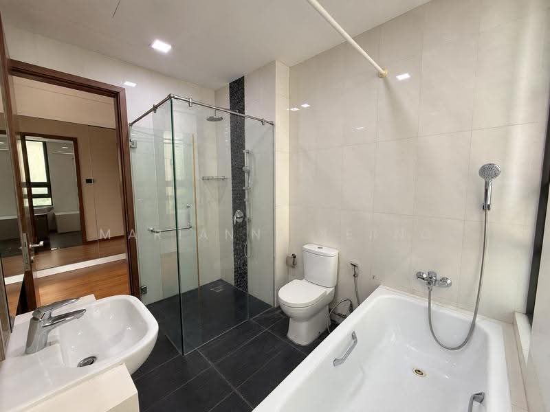 Serangoon Garden Estate, Berwick Drive | Serangoon Garden Way | Chartwell Drive | Burghley Drive | Huddington Avenue | Kingswear Avenue | Carisbrooke Grove | Bodmin Drive | Braemar Drive | Brockhampton Drive | Blandford Drive | Bloxhome Drive | Medway Drive | Crowhurst Drive, Hougang / Punggol / Sengkang, 5 Bedrooms, 4,000 sqft, Semi-Detached House For Rent, by Marianne Terng, 500286738 - Bathroom - PropertyGuru.com.sg