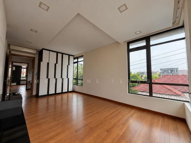 Serangoon Garden Estate, Berwick Drive | Serangoon Garden Way | Chartwell Drive | Burghley Drive | Huddington Avenue | Kingswear Avenue | Carisbrooke Grove | Bodmin Drive | Braemar Drive | Brockhampton Drive | Blandford Drive | Bloxhome Drive | Medway Drive | Crowhurst Drive, Hougang / Punggol / Sengkang, 5 Bedrooms, 4,000 sqft, Semi-Detached House For Rent, by Marianne Terng, 500286738 - Ensuite Bedroom - PropertyGuru.com.sg