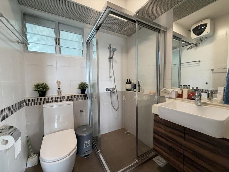 38A Bendemeer Road, 38A Bendemeer Road, Balestier / Toa Payoh, Room Rental, 140 sqft, HDB Flat For Rent, by Sam Alakasam, 500286744 - Bathroom - PropertyGuru.com.sg