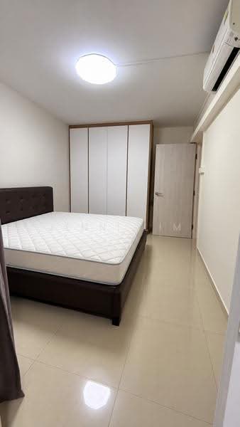129 Bukit Batok West Avenue 6, 129 Bukit Batok West Avenue 6, Dairy Farm / Bukit Panjang / Choa Chu Kang, 2 Bedrooms, 786 sqft, HDB Flat For Rent, by Jenni Lim, 500286759 - Master Bedroom - PropertyGuru.com.sg