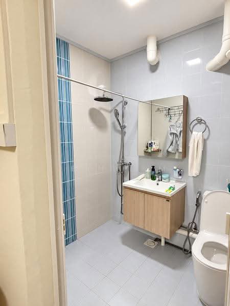 129 Bukit Batok West Avenue 6, 129 Bukit Batok West Avenue 6, Dairy Farm / Bukit Panjang / Choa Chu Kang, 2 Bedrooms, 786 sqft, HDB Flat For Rent, by Jenni Lim, 500286759 - Master Bathroom - PropertyGuru.com.sg