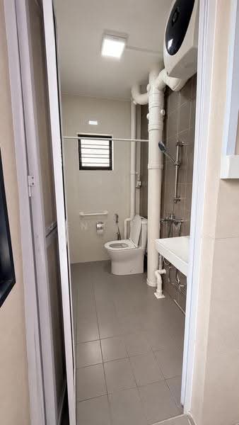 129 Bukit Batok West Avenue 6, 129 Bukit Batok West Avenue 6, Dairy Farm / Bukit Panjang / Choa Chu Kang, 2 Bedrooms, 786 sqft, HDB Flat For Rent, by Jenni Lim, 500286759 - Common Bathroom - PropertyGuru.com.sg