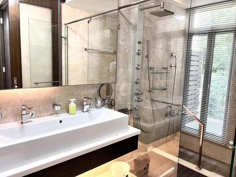 The Greenwood, 205A Greenwood Avenue, Newton / Novena, 5 Bedrooms, 2,992 sqft, Cluster House For Sale, by Sia Mei Hwan, 500286772 - Master Bathroom - PropertyGuru.com.sg