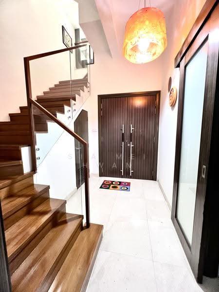 The Greenwood, 205A Greenwood Avenue, Newton / Novena, 5 Bedrooms, 2,992 sqft, Cluster House For Sale, by Sia Mei Hwan, 500286772 - Entrance - PropertyGuru.com.sg
