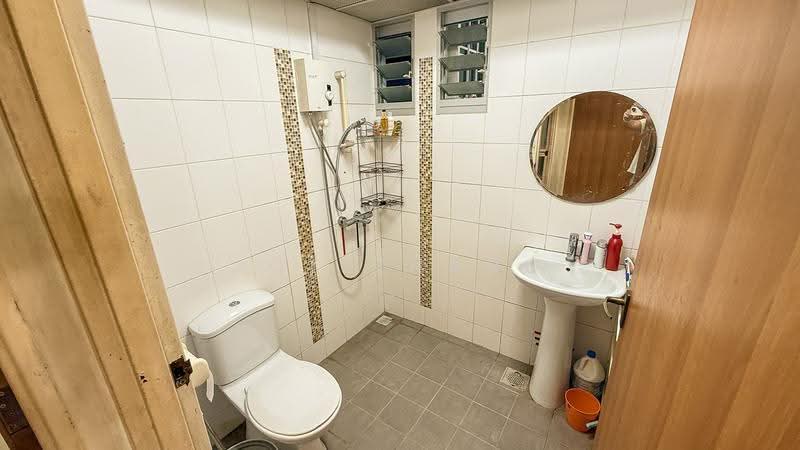 571 Choa Chu Kang Street 52, 571 Choa Chu Kang Street 52, Dairy Farm / Bukit Panjang / Choa Chu Kang, 2 Bedrooms, 721 sqft, HDB Flat For Sale, by Joe Zhang, 500286793 - Bathroom - PropertyGuru.com.sg