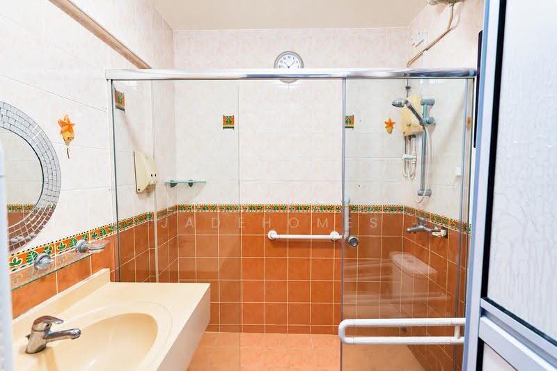 309D Anchorvale Road, 309D Anchorvale Road, Hougang / Punggol / Sengkang, 3 Bedrooms, 1,022 sqft, HDB Flat For Sale, by Ed Mika @ Jadehomes, 500286798 - Bathroom - PropertyGuru.com.sg
