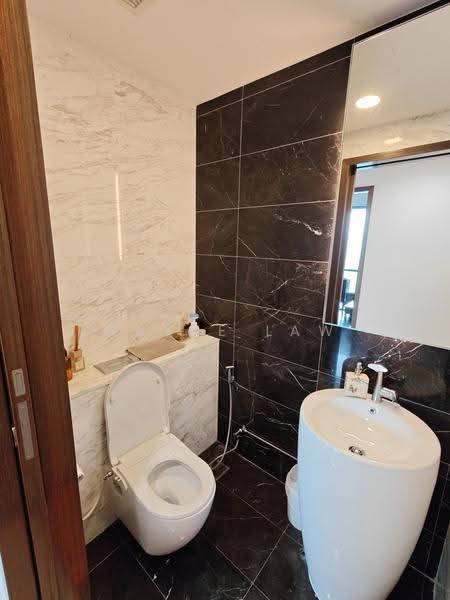 Amber Skye, 8 Amber Road, East Coast / Marine Parade, 3 Bedrooms, 1,335 sqft, Apartment For Sale, by Wayne Law, 500286801 - Bathroom - PropertyGuru.com.sg