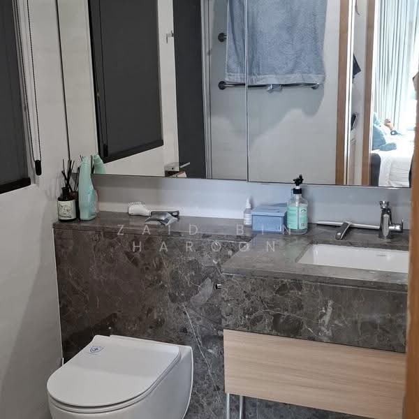 Concourse Skyline, 300 Beach Road, Beach Road / Bugis / Rochor, 2 Bedrooms, 1,120 sqft, Condominium For Sale, by Zaid Bin Haroon, 500286808 - Bathroom - PropertyGuru.com.sg