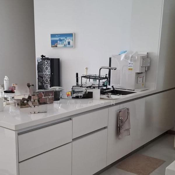 Concourse Skyline, 300 Beach Road, Beach Road / Bugis / Rochor, 2 Bedrooms, 1,120 sqft, Condominium For Sale, by Zaid Bin Haroon, 500286808 - Kitchen - PropertyGuru.com.sg