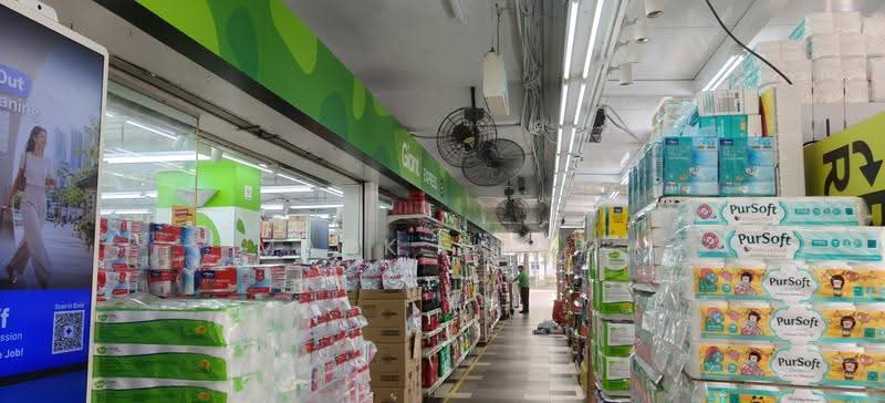 21 Ghim Moh Road, 21 Ghim Moh Road, Tanglin / Holland / Bukit Timah, 2 Bedrooms, 700 sqft, HDB Flat For Sale, by Mark Sham, 500286812 - Supermarket Downstairs - PropertyGuru.com.sg