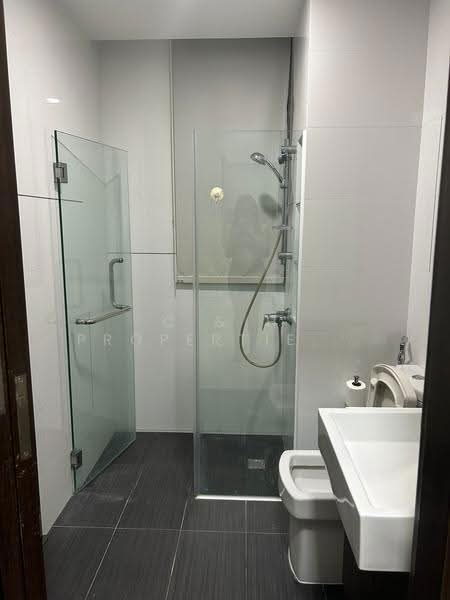 Silverscape, 39 LORONG 32 GEYLANG, Eunos / Geylang / Paya Lebar, 2 Bedrooms, 602 sqft, Apartment For Rent, by Josephine, 500286816 - Bathroom - PropertyGuru.com.sg