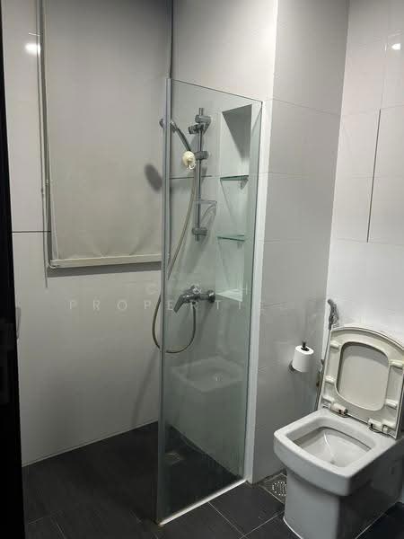 Silverscape, 39 LORONG 32 GEYLANG, Eunos / Geylang / Paya Lebar, 2 Bedrooms, 602 sqft, Apartment For Rent, by Josephine, 500286816 - Bathroom - PropertyGuru.com.sg