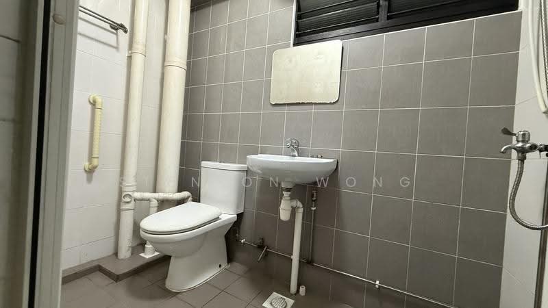 468 Jurong West Street 41, 468 Jurong West Street 41, Boon Lay / Jurong / Tuas, 3 Bedrooms, 1,302 sqft, HDB Flat For Sale, by Stenson Wong, 500286825 - Bathroom - PropertyGuru.com.sg