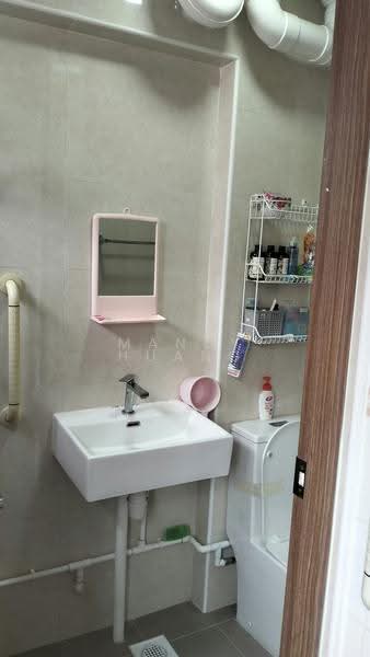 153 Yung Ho Road, 153 Yung Ho Road, Boon Lay / Jurong / Tuas, 3 Bedrooms, 1,119 sqft, HDB Flat For Sale, by Mandy Huang, 500286828 - Bathroom - PropertyGuru.com.sg