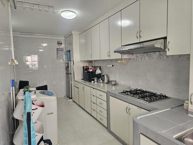 107 Yishun Ring Road, 107 Yishun Ring Road, Sembawang / Yishun, 2 Bedrooms, 721 sqft, HDB Flat For Sale, by Raja Sekhara, 500286863 - Kitchen - PropertyGuru.com.sg