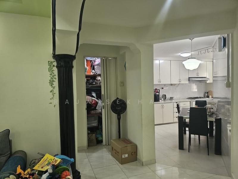 107 Yishun Ring Road, 107 Yishun Ring Road, Sembawang / Yishun, 2 Bedrooms, 721 sqft, HDB Flat For Sale, by Raja Sekhara, 500286863 - Kitchen - PropertyGuru.com.sg