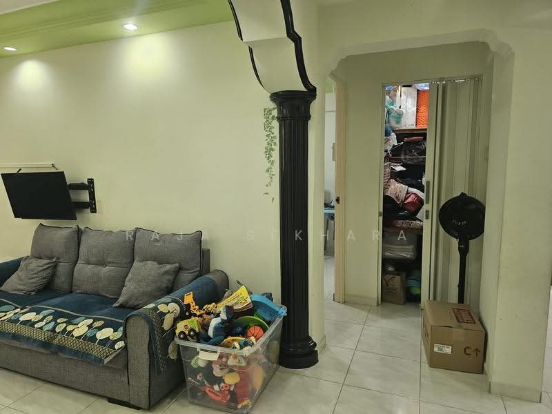 107 Yishun Ring Road, 107 Yishun Ring Road, Sembawang / Yishun, 2 Bedrooms, 721 sqft, HDB Flat For Sale, by Raja Sekhara, 500286863 - Living Room - PropertyGuru.com.sg