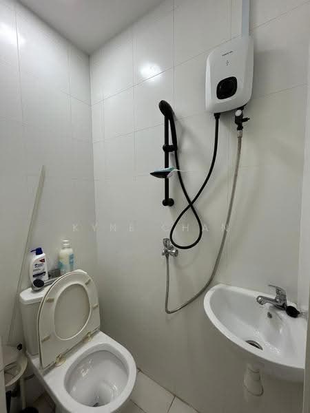 The Centris, 61 Jurong West Central 3, Boon Lay / Jurong / Tuas, Room Rental, 140 sqft, Apartment For Rent, by Kyne Chan, 500286886 - Bathroom - PropertyGuru.com.sg