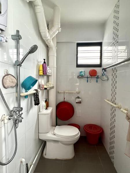 283 Bukit Batok East Avenue 3, 283 Bukit Batok East Avenue 3, Dairy Farm / Bukit Panjang / Choa Chu Kang, Room Rental, 150 sqft, HDB Flat For Rent, by Wee Chye Heng (Alan Wee), 500286894 - Bathroom - PropertyGuru.com.sg