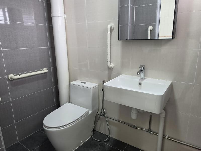 952 Jurong West Street 91, 952 Jurong West Street 91, Boon Lay / Jurong / Tuas, 3 Bedrooms, 1,195 sqft, HDB Flat For Sale, by Nick R. L, 500286917 - Bathroom - PropertyGuru.com.sg