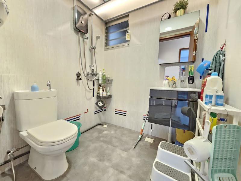 126D Canberra Street, 126D Canberra Street, Sembawang / Yishun, 3 Bedrooms, 1,001 sqft, HDB Flat For Sale, by Koh Hui Zhen, 500286991 - Bathroom - PropertyGuru.com.sg