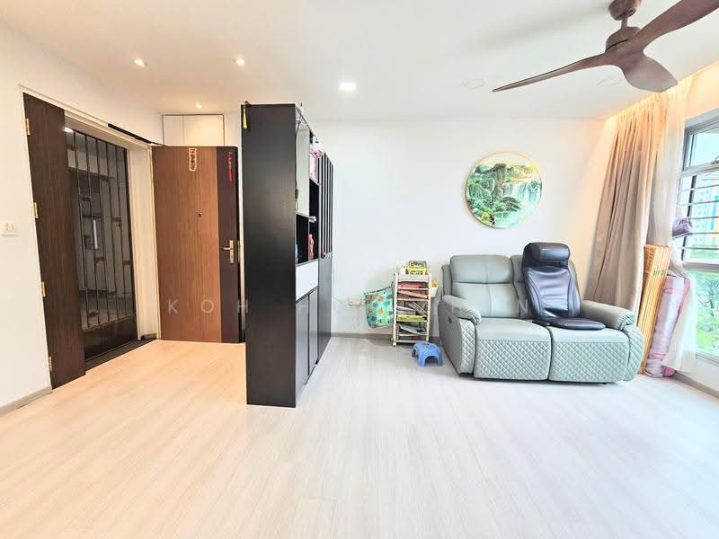 126D Canberra Street, 126D Canberra Street, Sembawang / Yishun, 3 Bedrooms, 1,001 sqft, HDB Flat For Sale, by Koh Hui Zhen, 500286991 - Living Room - PropertyGuru.com.sg