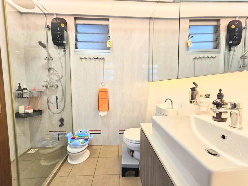 126D Canberra Street, 126D Canberra Street, Sembawang / Yishun, 3 Bedrooms, 1,001 sqft, HDB Flat For Sale, by Koh Hui Zhen, 500286991 - Bathroom - PropertyGuru.com.sg