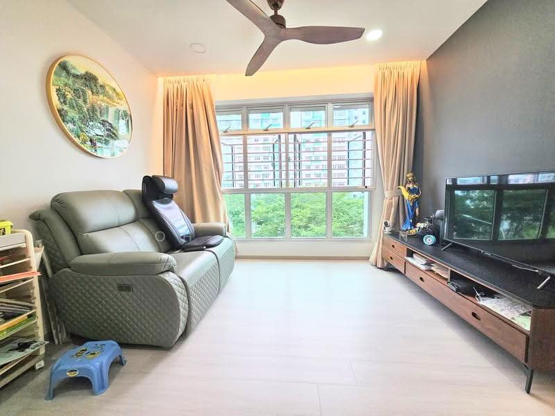 126D Canberra Street, 126D Canberra Street, Sembawang / Yishun, 3 Bedrooms, 1,001 sqft, HDB Flat For Sale, by Koh Hui Zhen, 500286991 - Living Room - PropertyGuru.com.sg