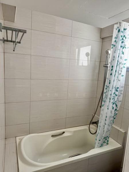 308 Shunfu Road, 308 Shunfu Road, Ang Mo Kio / Bishan / Thomson, 1 Bedroom, 721 sqft, HDB Flat For Sale, by Ben Lee, 500286997 - Bathroom - PropertyGuru.com.sg