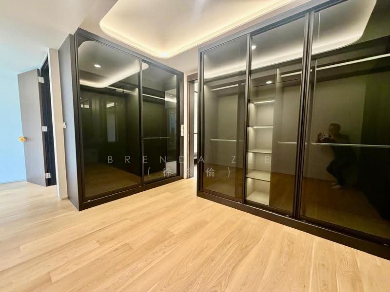 Watten Enclave ✧ Striking New Detached within 1km to RGPS, Watten Estate Road, Hillcrest Road, Shelford Road, Newton / Novena, 6 Bedrooms, 8,264 sqft, Detached House For Sale, by Brenda Zee (徐黎倫), 500286998 - Master Bedroom Wardrobe - PropertyGuru.com.sg