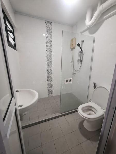 351 Hougang Avenue 7, 351 Hougang Avenue 7, Hougang / Punggol / Sengkang, Room Rental, 150 sqft, HDB Flat For Rent, by Brandon Loh, 500287024 - Bathroom - PropertyGuru.com.sg
