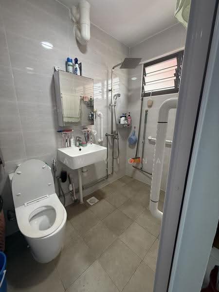 156 Bishan Street 13, 156 Bishan Street 13, Ang Mo Kio / Bishan / Thomson, 4 Bedrooms, 1,410 sqft, HDB Flat For Sale, by Law Viona, 500287056 - Bathroom - PropertyGuru.com.sg