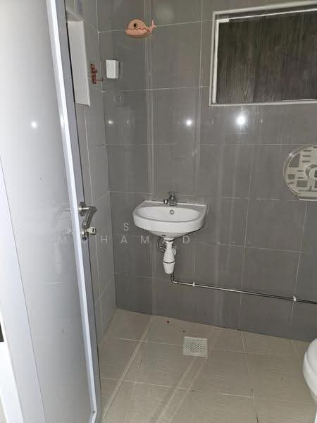 213 Syed Alwi Road, Farrer Park / Serangoon Rd, 1,150 sqft, Shop / Shophouse For Sale, by Syed Mohamad Aljunied, 500287060 - Bathroom - CommercialGuru.com.sg