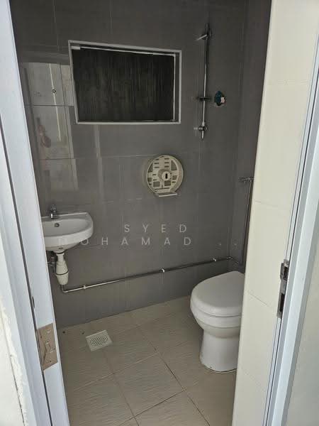 213 Syed Alwi Road, Farrer Park / Serangoon Rd, 1,150 sqft, Shop / Shophouse For Sale, by Syed Mohamad Aljunied, 500287060 - Bathroom - CommercialGuru.com.sg