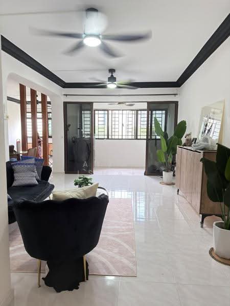162 Jalan Teck Whye, 162 Jalan Teck Whye, Dairy Farm / Bukit Panjang / Choa Chu Kang, 3 Bedrooms, 1,302 sqft, HDB Flat For Sale, by Aizah Ismail, 500287062 - Living Room - PropertyGuru.com.sg