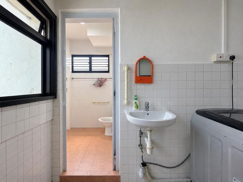 102 Bukit Purmei Road, 102 Bukit Purmei Road, Harbourfront / Telok Blangah, 2 Bedrooms, 786 sqft, HDB Flat For Rent, by Wesley Yuen, 500287063 - Bathroom - PropertyGuru.com.sg