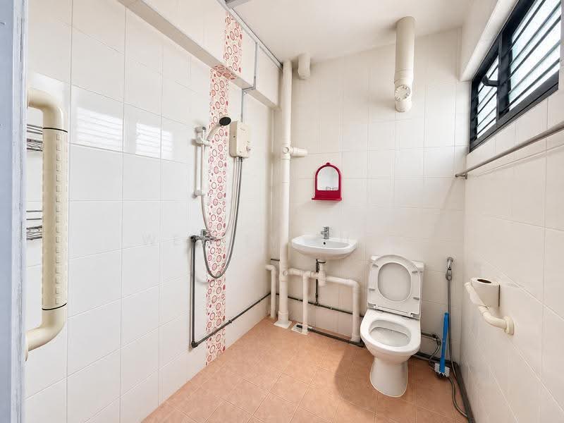 102 Bukit Purmei Road, 102 Bukit Purmei Road, Harbourfront / Telok Blangah, 2 Bedrooms, 786 sqft, HDB Flat For Rent, by Wesley Yuen, 500287063 - Bathroom - PropertyGuru.com.sg